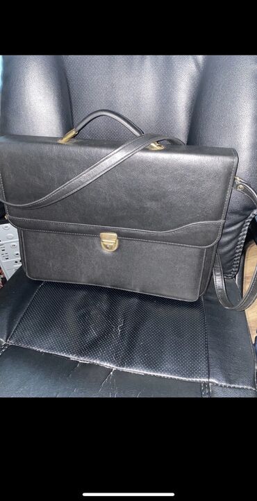 54 объявлений | lalafo.kg: Продаю отличный кожаный депутатский портфель. Подарили на день