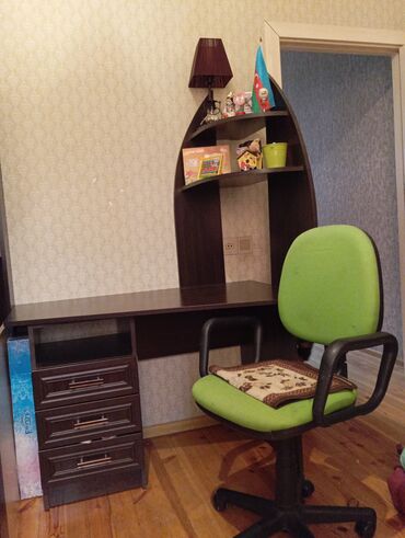 стол трансформер купить в баку: Yazi masasi Seliqeli veziyyededir tecili kocle bagli satilir