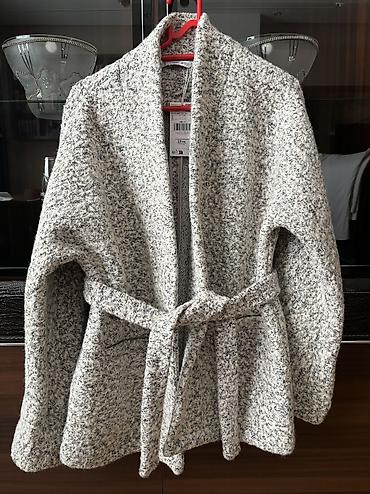 Yenidir,xaricdən alınıb 60euro(120azn), s,m ölçüyə uyğundur