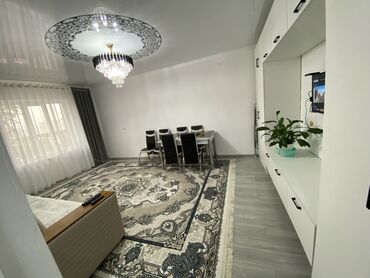 Гарнитуры для зала: 1 болмолуу батир сатылат Манас проспект 47 2 этаж ичиндеги