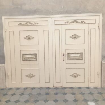 heyet qaplari: Darvaza 700₼ h3*e2.8 5aydı alınıb binə

4985 zeyno♥️