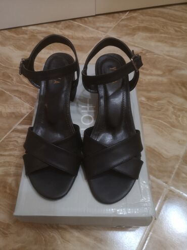 Женская обувь: Размер: 36, цвет - Черный, Новый