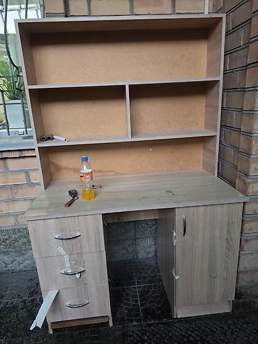 study table: Письменный стол - Материал: ЛДСП под дуб/ясень, задние стенки полок — — 1