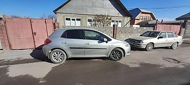 бюджетные авто: Toyota Auris: 2009 г., 1.6 л, Робот, Бензин, Хэтчбэк — 1
