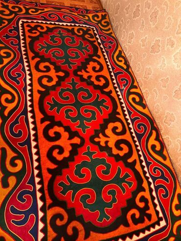 цветы монстера: Таза кыргыз койдун жүнүнөн жасалган 85 жаштагы уз чебер апанын
