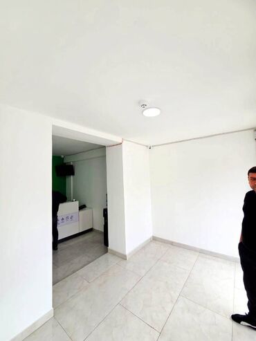 Kommersiya daşınmaz əmlakının satışı: Nərimanovda Azinko Binalarının yanında, əsas yolun qırağında Tam — 12