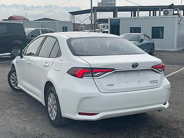 Toyota: Toyota Corolla: 2021 г., 1.8 л, Вариатор, Гибрид, Седан — 3