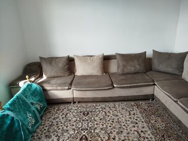 диван: Угловой диван, цвет - Бежевый, В рассрочку, Б/у