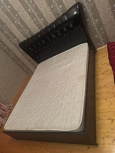 Спальные гарнитуры: İki nəfərlik yataq dəsti - Ölçü: təxmini 160x200 sm (queen ölçüyə — 2