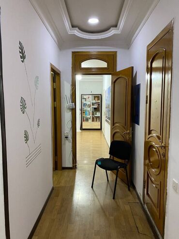 Ofislər: Nəriman Nərimanov, Arif Heydərov21 ünvanında. (Saatlı binanın -da lalafo.az — 5 Ofislər: Nəriman Nərimanov, Arif Heydərov21 ünvanında. (Saatlı binanın — 5