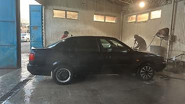 Volkswagen: Volkswagen Passat: 1994 г., 2 л, Механика, Бензин, Седан — 2