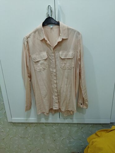 Koftalar, sviterlər: İsti triko sviterlər çox az geyinilib, her biri 7 azn — 13