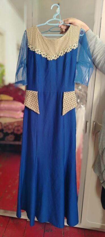 Dəstlər, kostyumlar: Qadın geyim dəsti – 4 ədəd 1) Tünd məxməri-bordo rəngdə uzun don - — 3