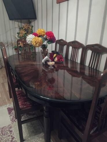yazi stolu islenmis: Qonaq otağı üçün, İşlənmiş, Dördbucaq masa, 7 stul