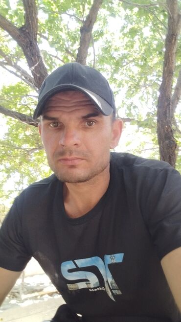 брендовые вещи оригинал: Бейсболка и футболка с принтом - Бейсболка: классическая черная, из