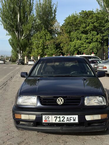 Volkswagen: Volkswagen Vento: 1993 г., 1.8 л, Механика, Бензин, Седан
