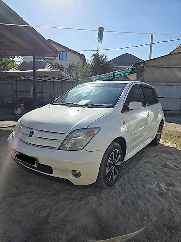 трещины: Toyota Ist: 2002 г., 1.3 л, Автомат, Бензин, Хэтчбэк — 1