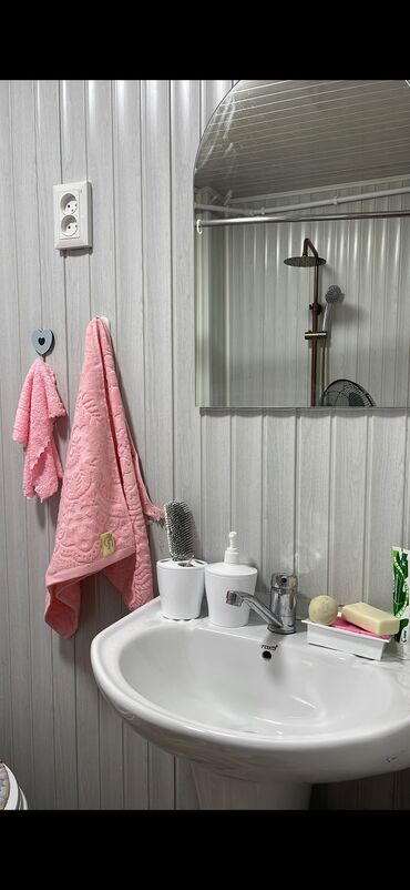 продаю дом в ак орго: 4 кв. м, 2 бөлмө, Забор, тосулган, Унаа токтотуучу жай, Жылытылган