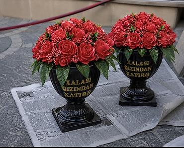 ucuz gül buketi: Qara klassik vaza içində süni gül kompozisiyası - Dəst: 2 ədəd eyni — 1
