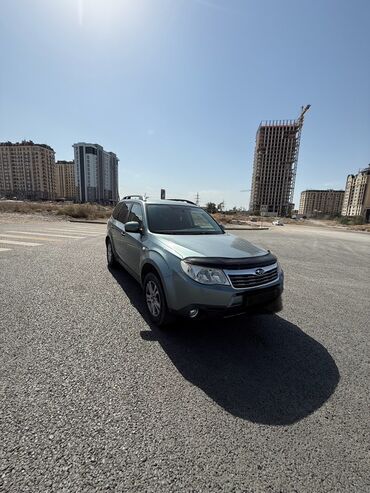 опель внедорожник: Кроссовер Subaru Forester с рейлингами на крыше и дефлектором капота