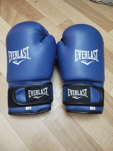 боксерские перчатки для детей: Боксёрские перчатки бренд: EVERLAST Липучки отлично держат В отличном
