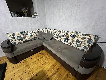metbex kunc divan: Künc divanı . bir terefi sandiq kimi acilir . diger terefi acilib — 1