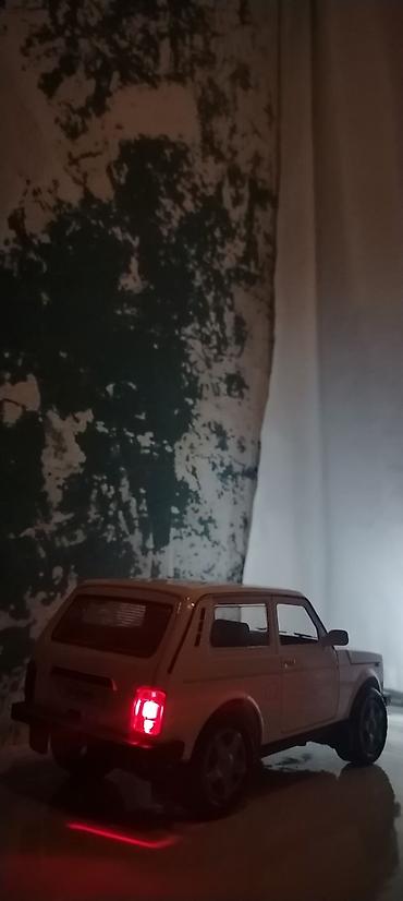 ağ baliq: RC model avtomobil – LADA Niva (1:24 təxmini miqyas) - Korpus: ağ — 2