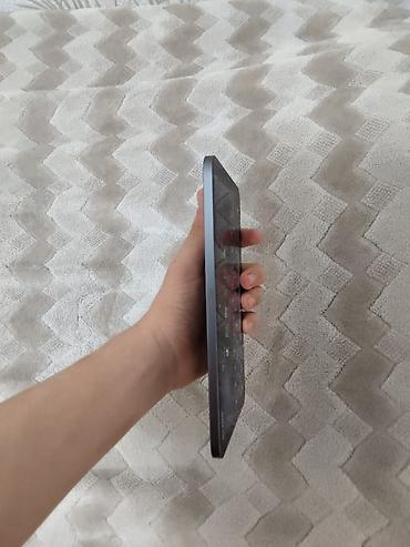 irsad redmi note 11 pro: Apple iPad planşet - Korpus: Alüminium gövdə, Space Gray rəng. - Arxa — 3