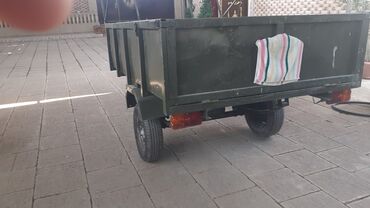 Qoşqular: Yük daşımaq üçün hazırlanmış, tünd yaşıl rəngli ikitəkərli qoşqu — 12