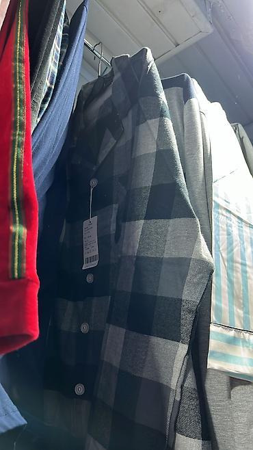 Другая мужская одежда: Мужские пижамы Мусжкие халаты Мужское термобелье Широкий ассортимент — 11