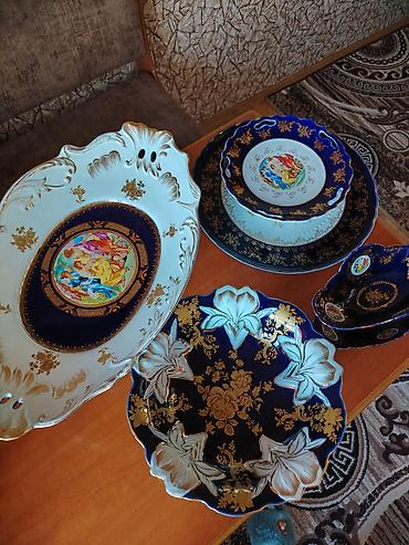 gulle: Kobalt mavi və ağ rənglərdə, qızılı naxışlı dekorativ porselen servis — 3