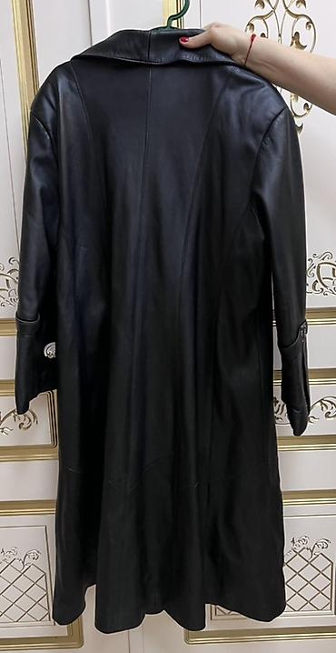 Paltolar: Razmer 54 XL Qadınlar üçün təbi dəri palto - Rəng: qara - Model — 2