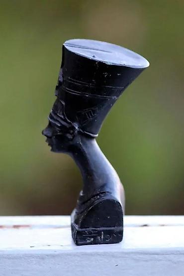 Stare vaze i dekor: Vintage Statua egipatske kraljice Nefertiti ✨ Cena za komad. ✨ — 21