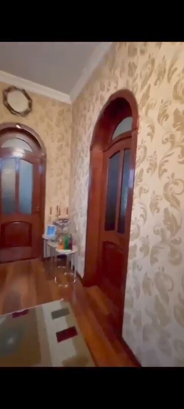 Qarajlar: Bu mənzil yaşayış üçün rahat və funksional bir məkan təmin edir