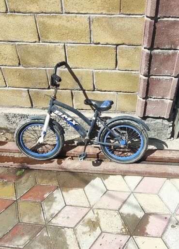 трехколесный велосипед поза: BMX велосипед, Колдонулган