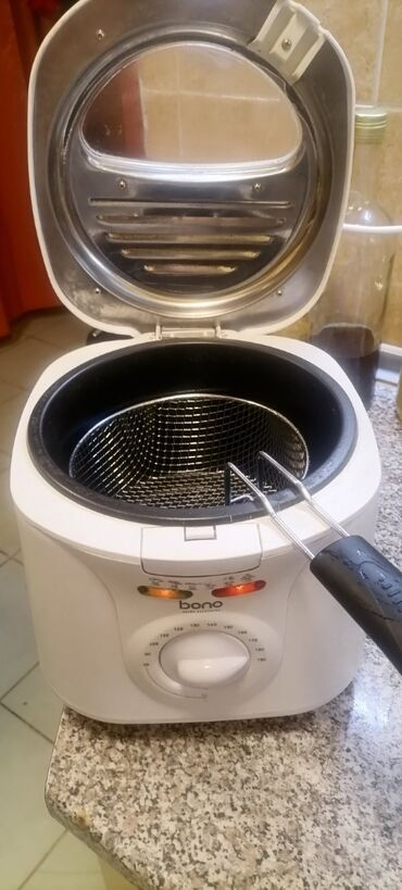 Kaloriferi: Friteza Bono manja kao nova je.
Dobra
 Mirjevo — 10