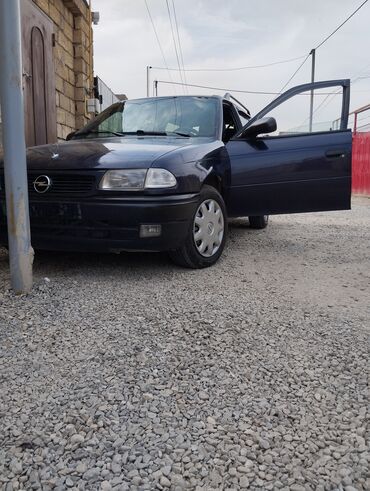 Opel Astra: 1.6 л | 1997 г. 450000 км Универсал