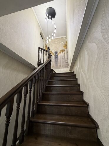 Продажа домов: Полдома, 140 м², 5 комнат, Собственник — 1