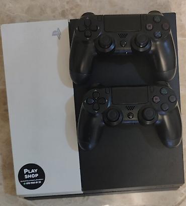 plesteysen: PlayStation 4 (PS4) Slim – 500 GB - Rəng: İki tonlu (ağ və qara üst — 2