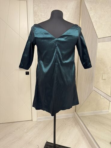 Dəstlər, kostyumlar: Qadın geyimləri 1) Bej rəngli trikotaj dəst – 10 AZN - V-yaxa — 18