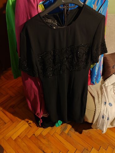 haljine sa nojevim perjem: M (EU 38), bоја - Crna, Kratkih rukava