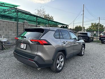 2022: Toyota RAV4: 2022 г., Кроссовер — 8