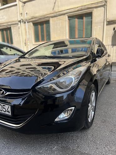 yük qazeleri: Hyundai Elantra: 1.6 l | 2012 il Sedan — 3