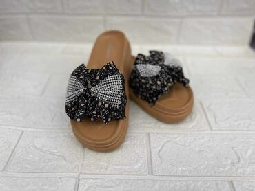 Papuče: 36-40
1600 din
Roba sa kosova — 4