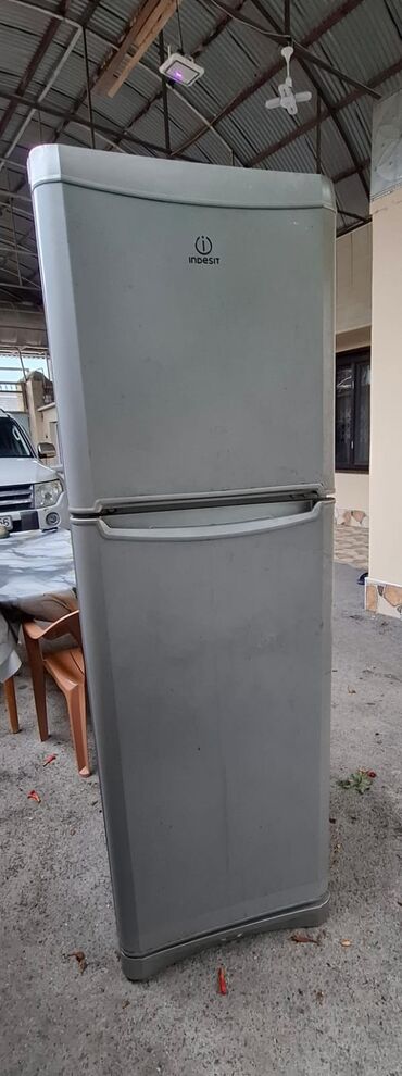 Elektrikli qızdırıcılar və radiatorlar: Indesit ikiqapılı soyuducu - Rəng: Gümüşü/boz korpus - Üst kamera