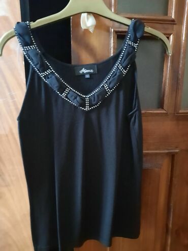 L ölçü, 1 defe geyinilib, 50 azn