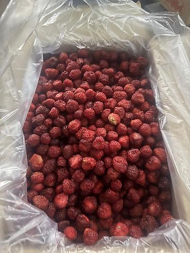оптом мясо говядина: Замороженная клубника в коробках с полиэтиленовым вкладышем. Ягоды — 2