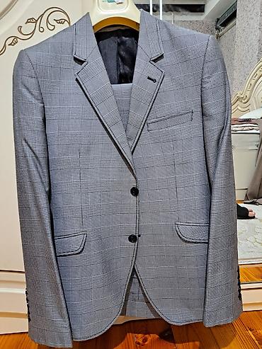 geyım: FilDişi Men’s Club kişi kostyumu - Model: 2 düyməli, klassik — 1