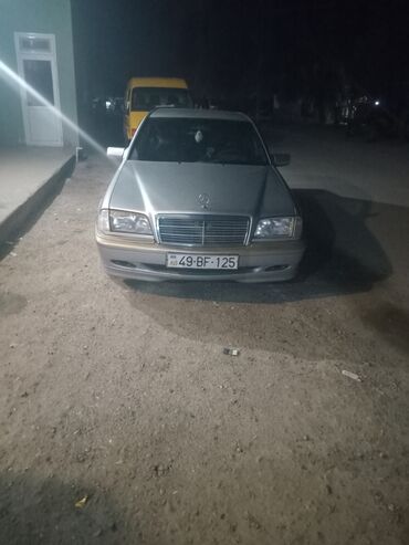 disk r: Mercedes-Benz sedan - Kuzov: gümüşü rəng, 4 qapılı sedan - Nömrə