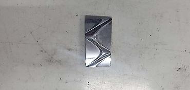 cari online: LOGO, ZNAK NA BRANIKU ZA CITROEN DS3 | Originalni polovni delovi — 1